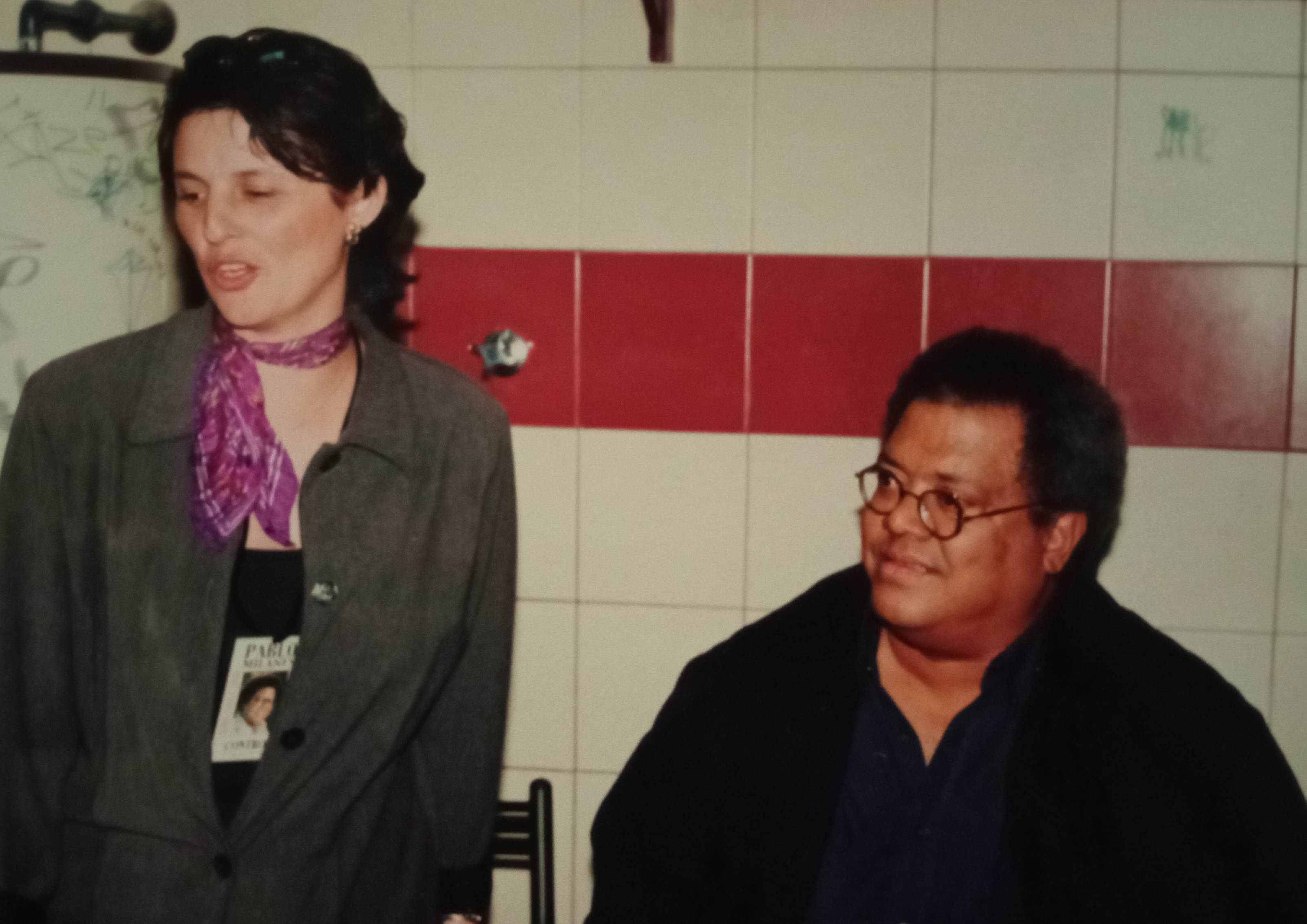 Pablo Milanés antes del concierto en el Gimnasio Municipal de Concepción junto a Pilar García Royo, gerente de la corporación Teatro Pencopolitano. Pablo Milanés antes del concierto en el Gimnasio Municipal de Concepción junto a Pilar García Royo, gerente de la corporación Teatro Pencopolitano.