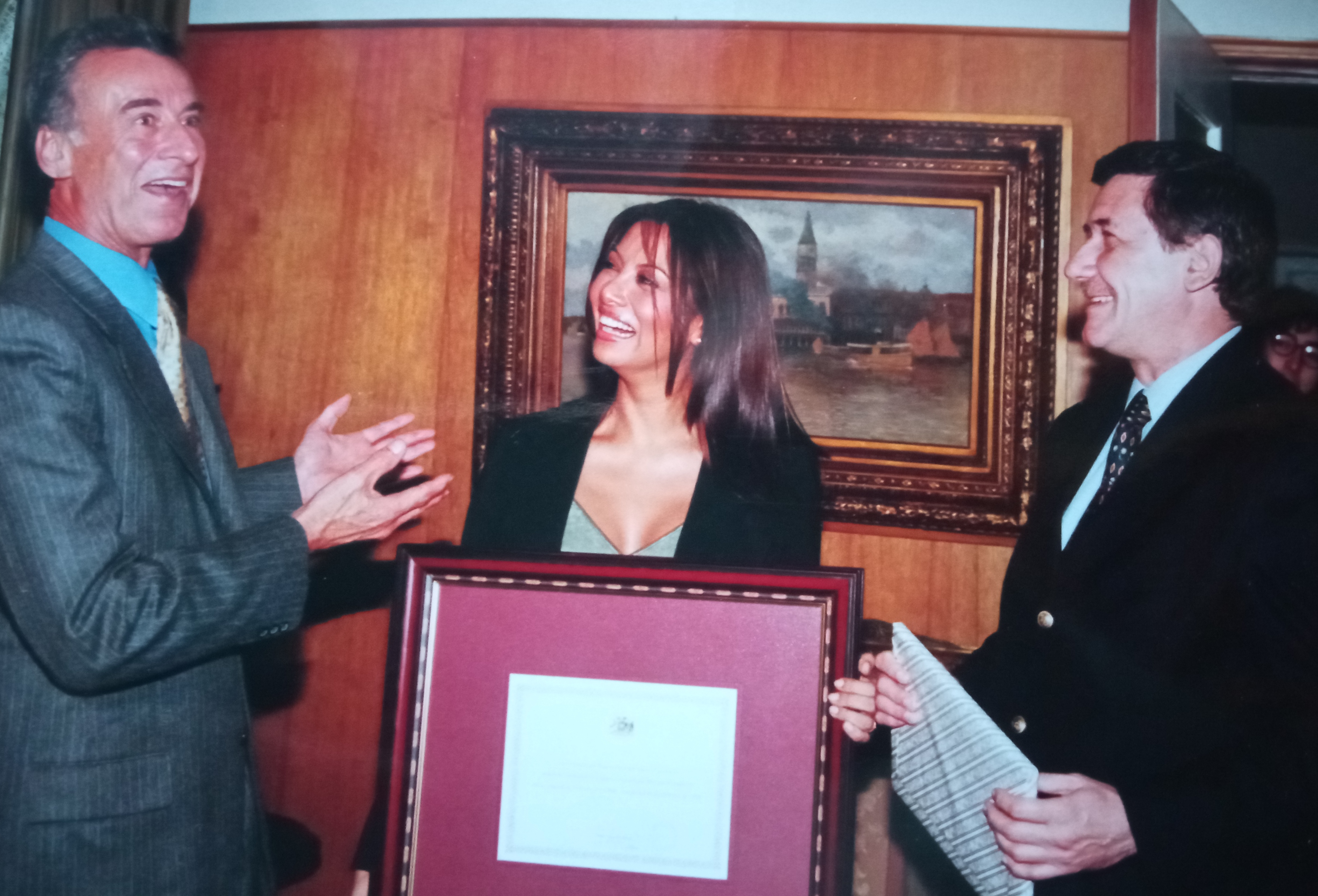 Juan Eduardo King, Myriam Hernández y el Intendente Martin Zilic. Juan Eduardo King, Myriam Hernández y el Intendente Martin Zilic.